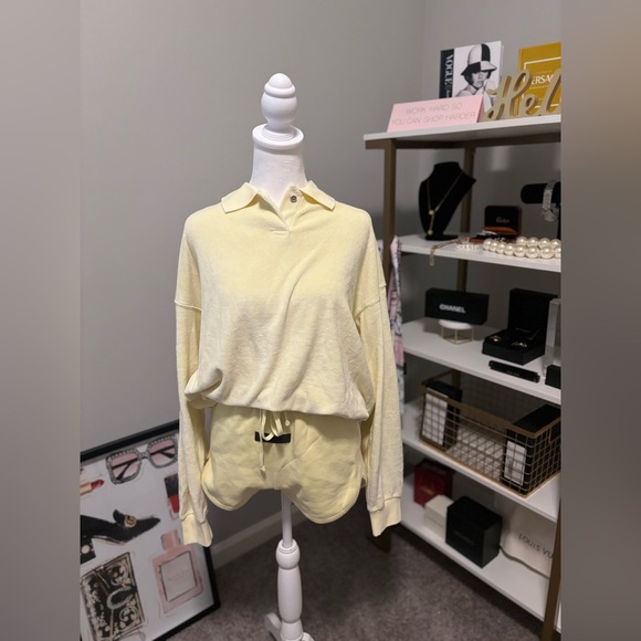 Fear of God Essentials Women's Canary Shorts NWT Small - Picture 11 of 11